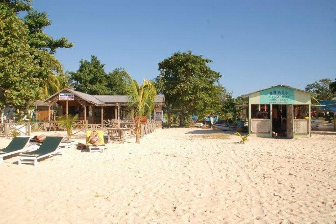 Hidden Paradise Resort Hotel 内格里尔 外观 照片