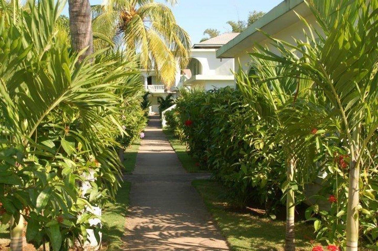 Hidden Paradise Resort Hotel 内格里尔 外观 照片